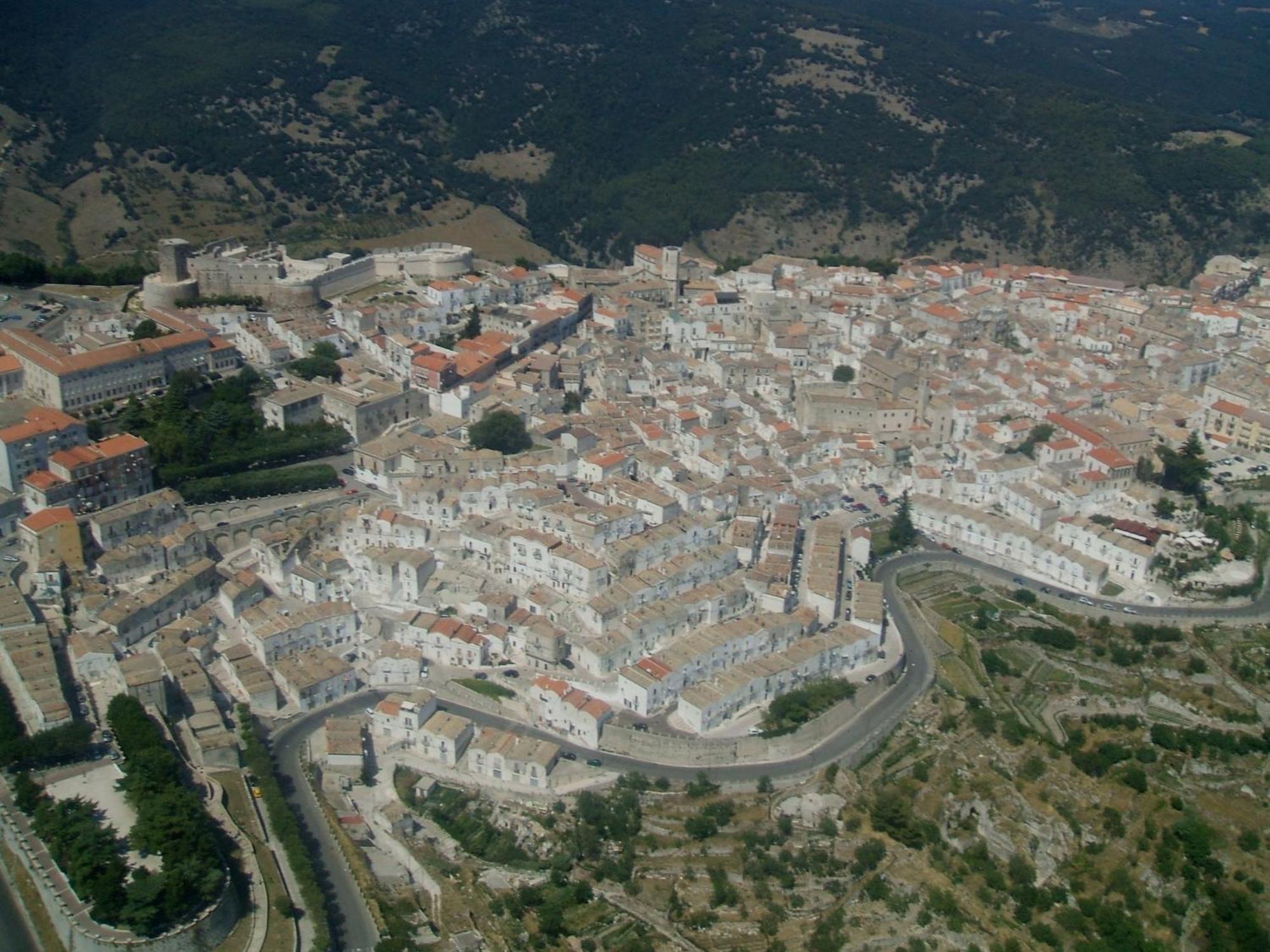 Albergo Casa Del Pellegrino Monte SantʼAngelo المظهر الخارجي الصورة