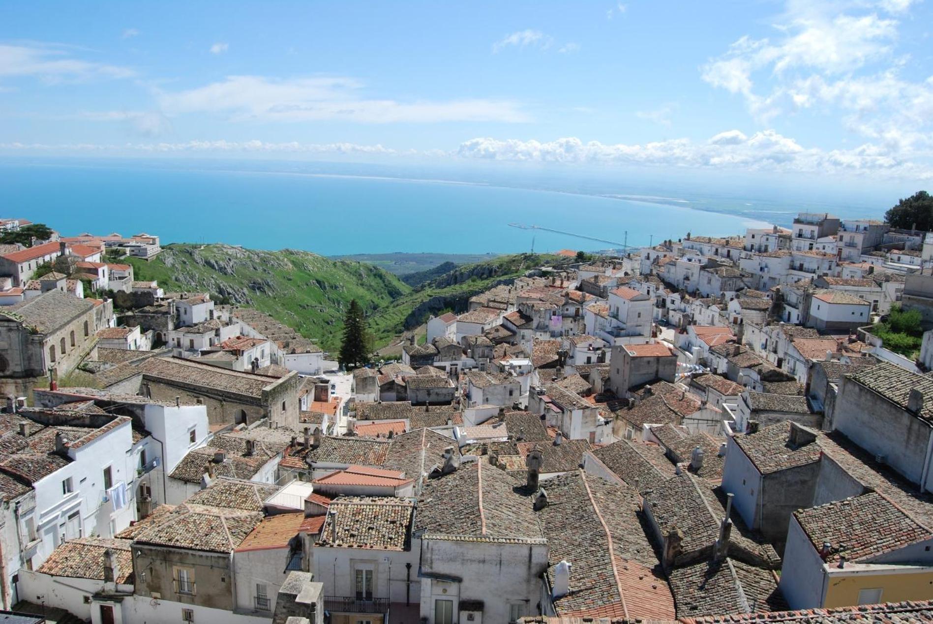 Albergo Casa Del Pellegrino Monte SantʼAngelo المظهر الخارجي الصورة